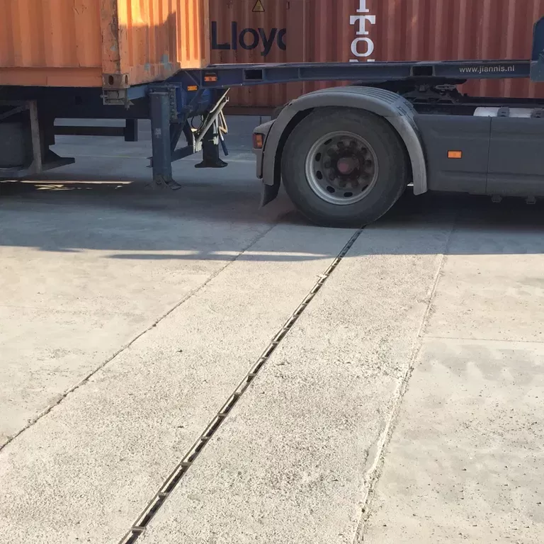 Žlab RECYFIX HICAP v místě vysokého dopravního vytížení Žlab RECYFIX HICAP v místě vysokého dopravního vytížení