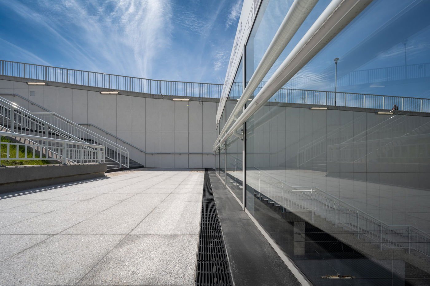 Žlab FASERFIX KS s krytem s podélnými pásnicemi je elegantní na pohled Žlab FASERFIX KS s krytem s podélnými pásnicemi je elegantní na pohled