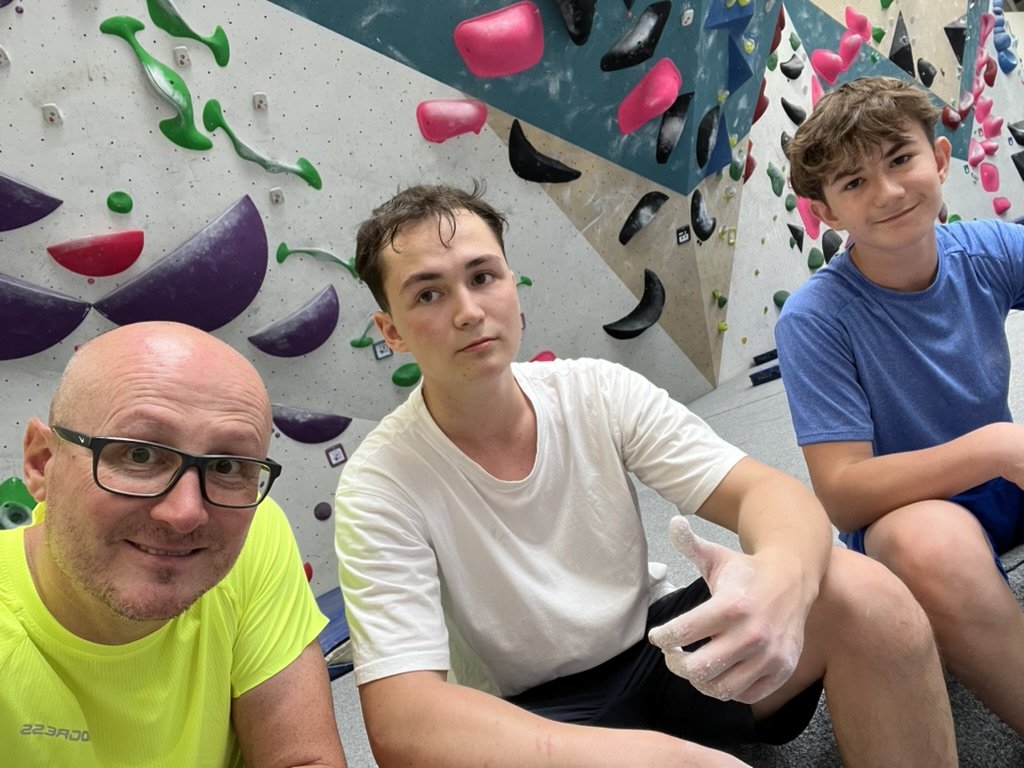 Na "stěne" se syny Matesem a Tádou