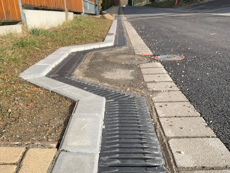 RECYFIX MONOTEC je ideální pro dlouhé odvodňovací linie nejen městech