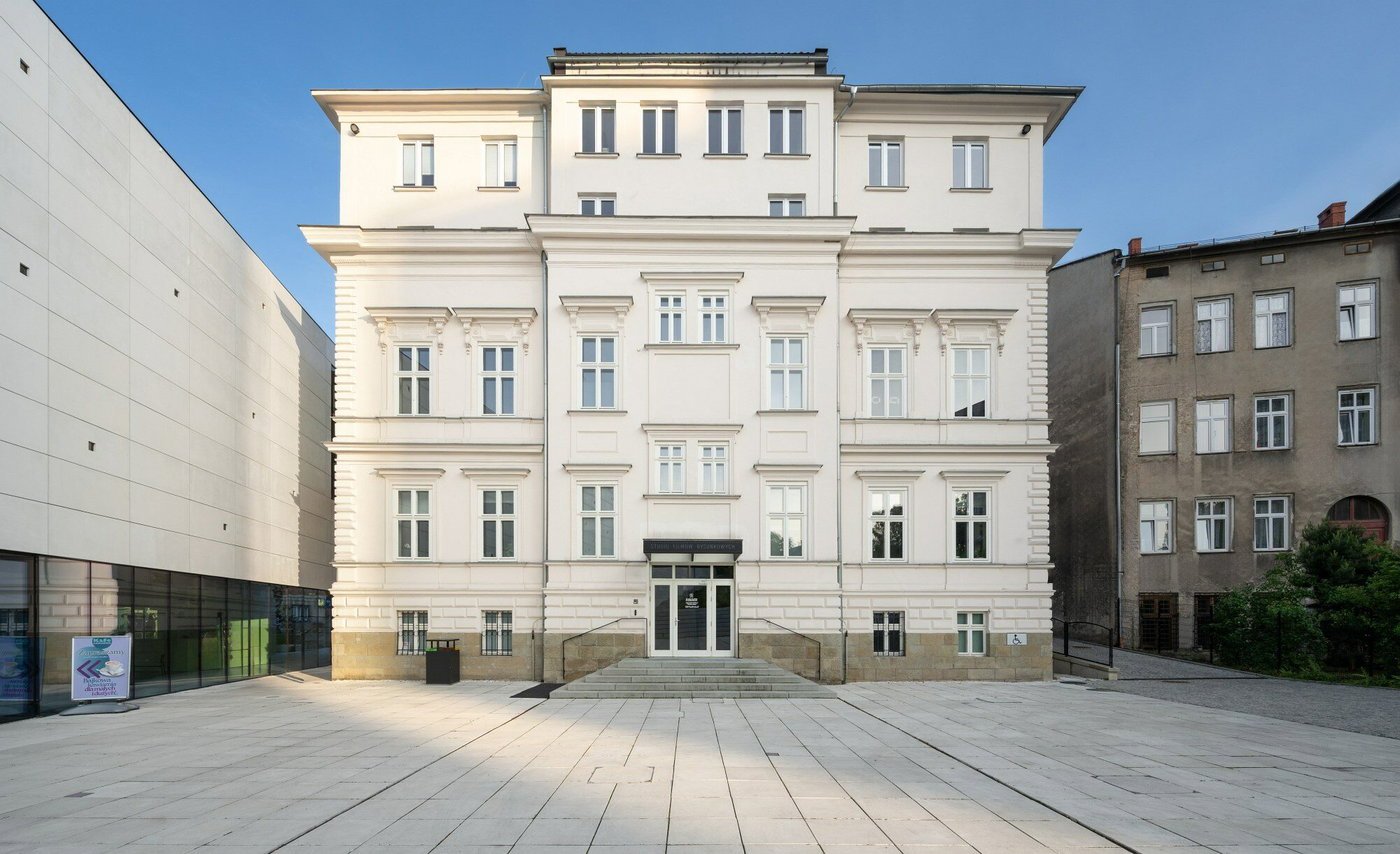 Nádvoří ikonického studia bylo třeba opravdu pečlivě odvodnit
