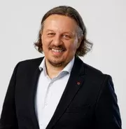 jaroslaw_mrozek-3-e1763382260571